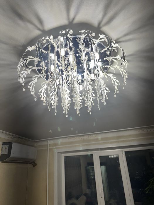 Продам красивую люстру