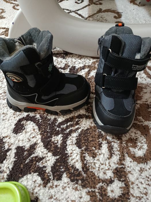 Продам зимние детские ботинки,размер 24. Новые.