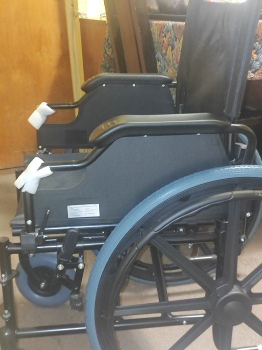 Scaun cu rotile persoane cu dizabilități nou