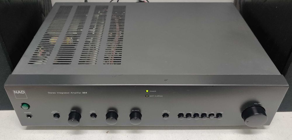 NAD 304 muzica stereo amp great sound music