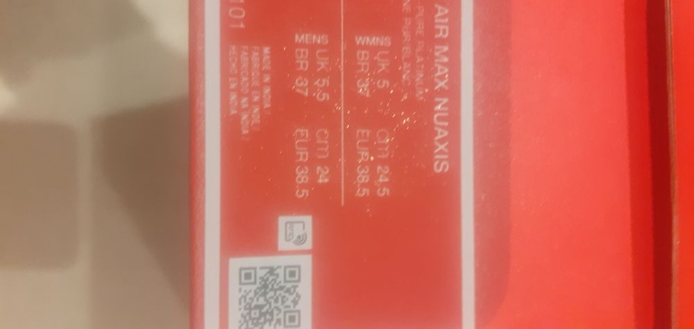 Продавам дамски маратонки найк