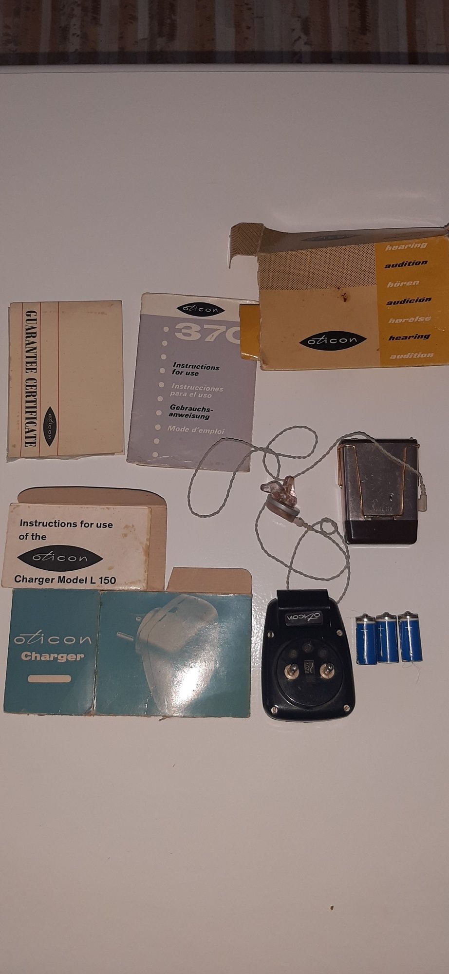 Aparat auditiv vintage Oticon 370 anii 70 aparat igienizare