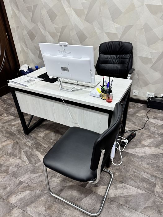 Продается офисная мебель и техника