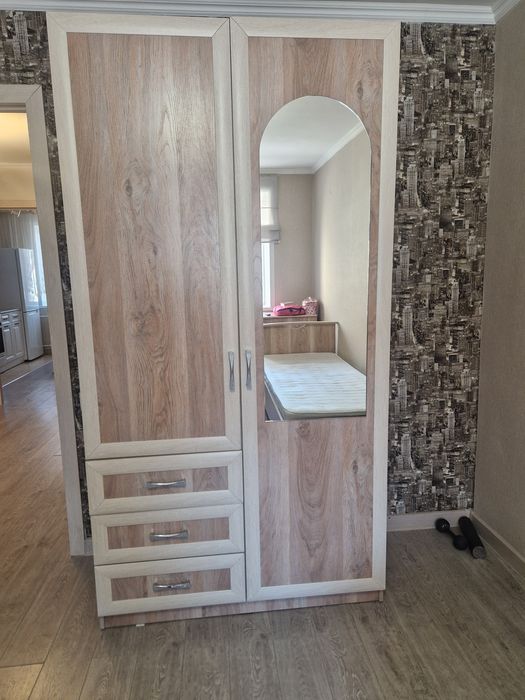 Продам шкаф двухдверный