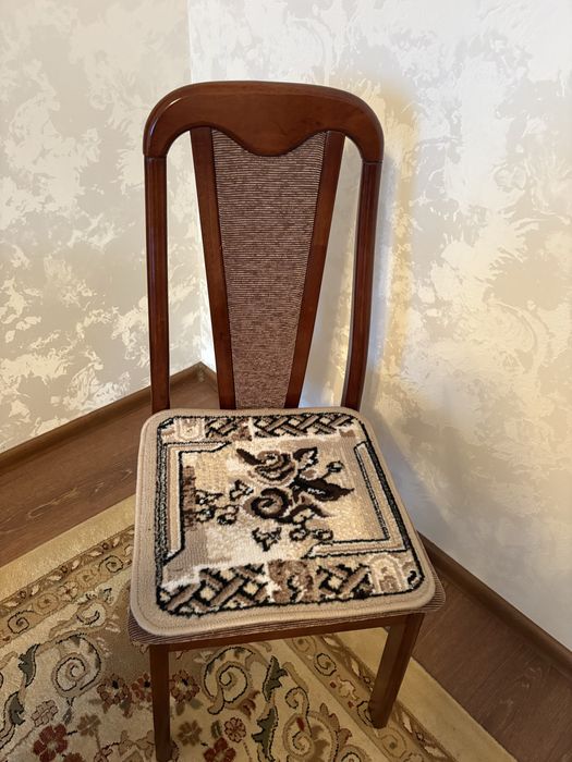 Стол со стульями