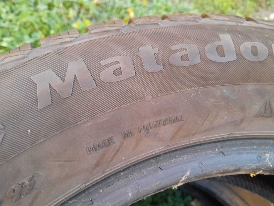 Vand 2 cauciucuri iarna