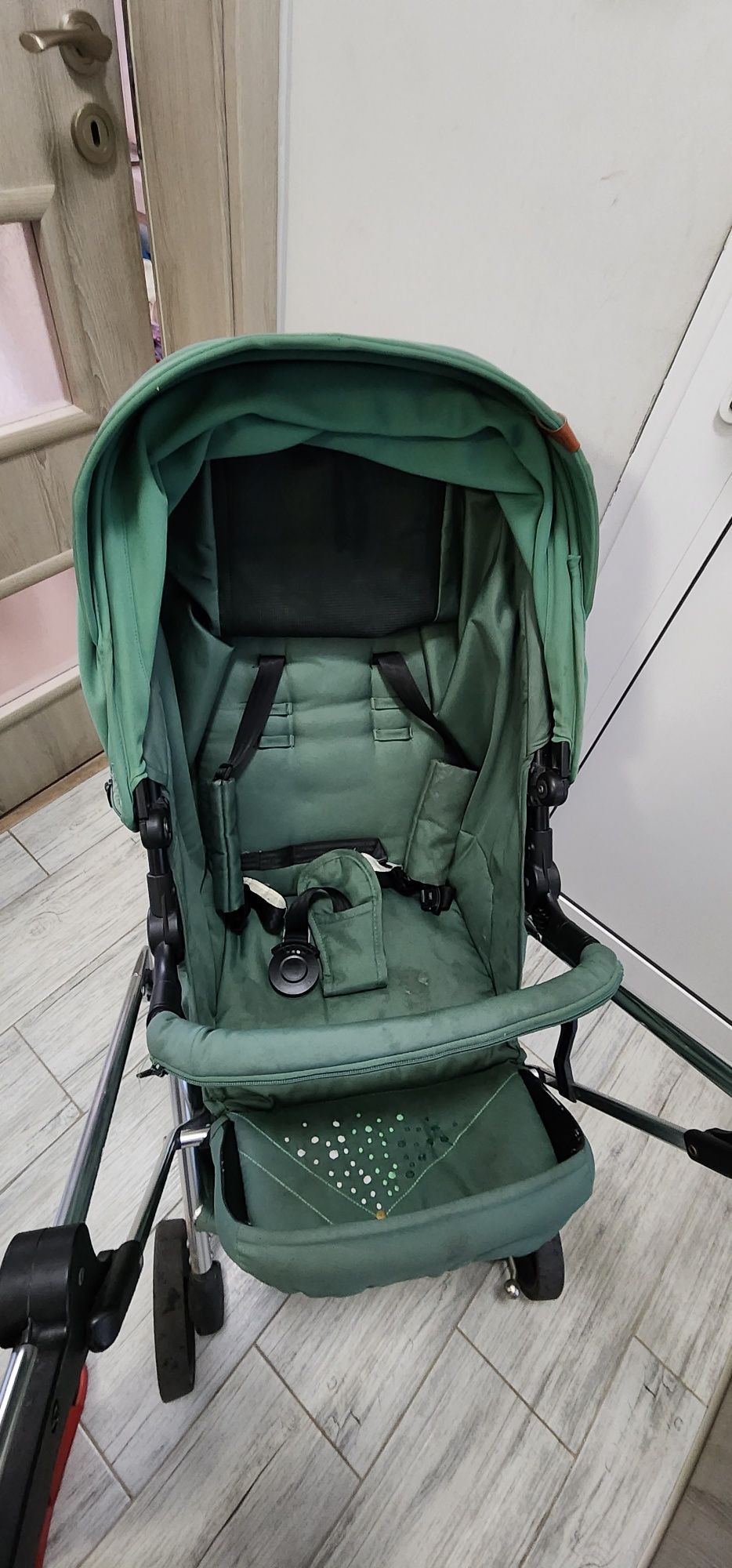 Продавам бебешка количка Chipolino Piruet 3 in 1