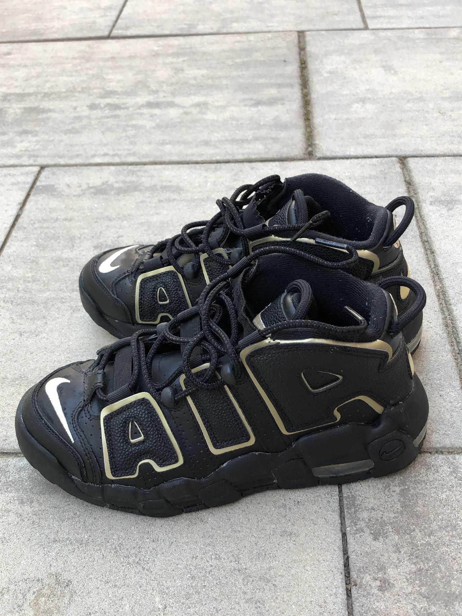 Sneakers Air More Uptempo black and metallic gold-tone leather