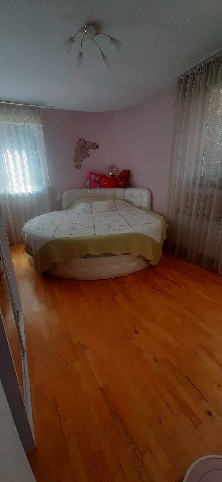 Продава мезонет с двор в кв.Витоша.