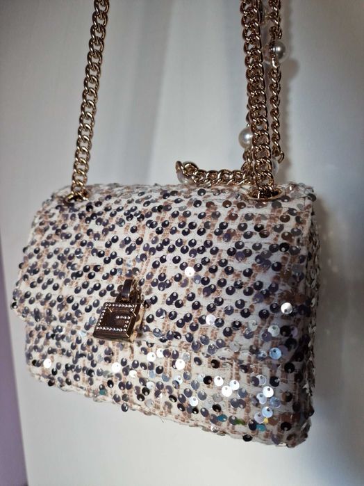 Нова чанта Guess с пайети и перли