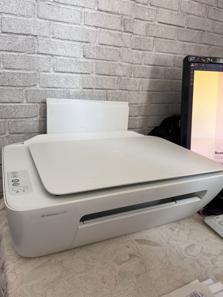 Принтер  HP DeskJet 2320