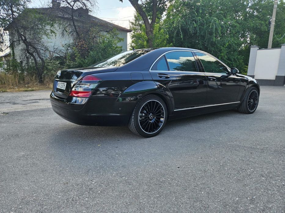 Mercedes S320 black