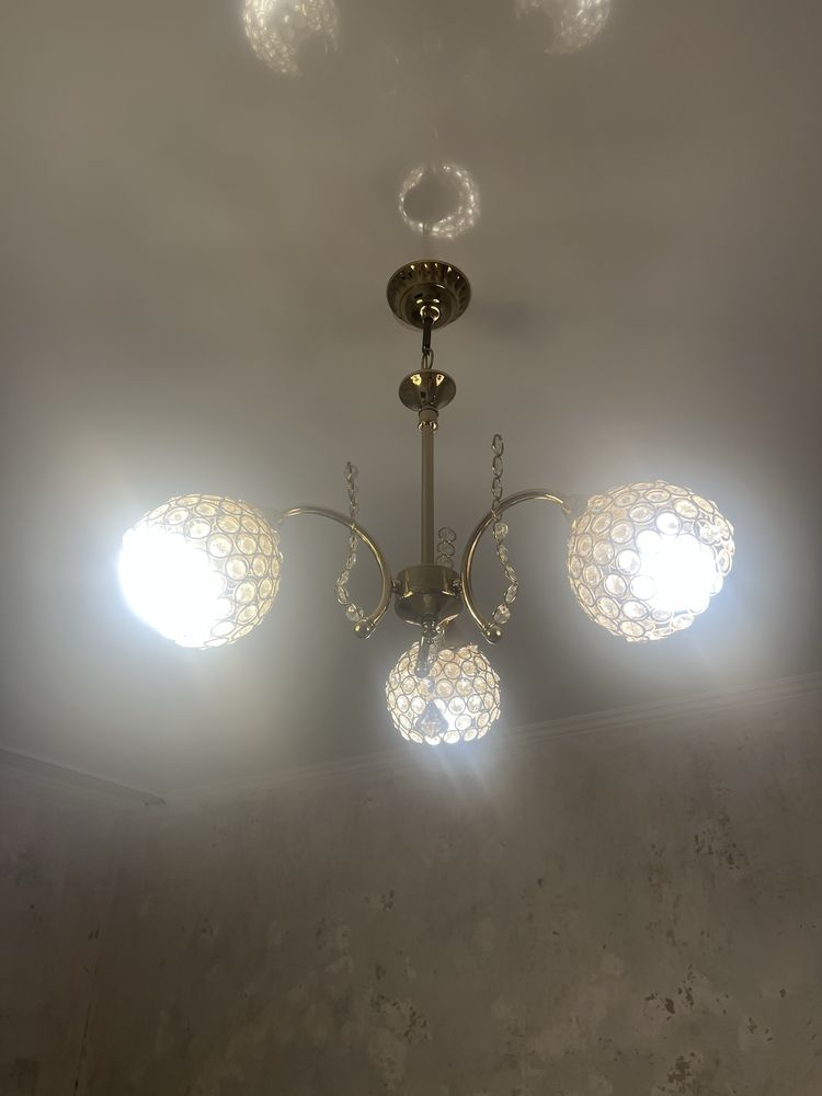 Продам хорошую люстру