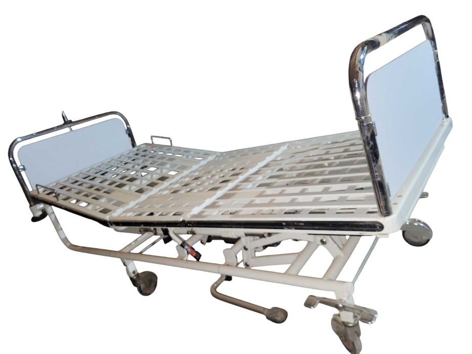 Двустранно болнично легло с колелца и с матрак