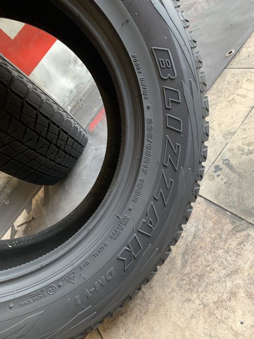 235 65 17, Зимни гуми, Bridgestone BlizzakDM-V1, 2 броя