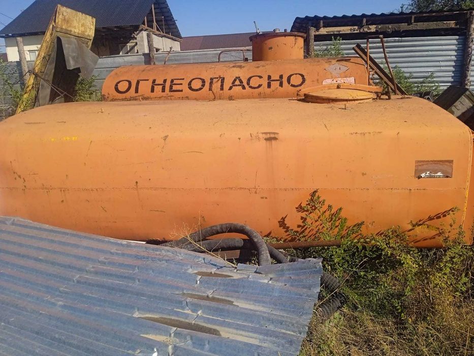 Продаются бочки (цисцерны) 6 куб.