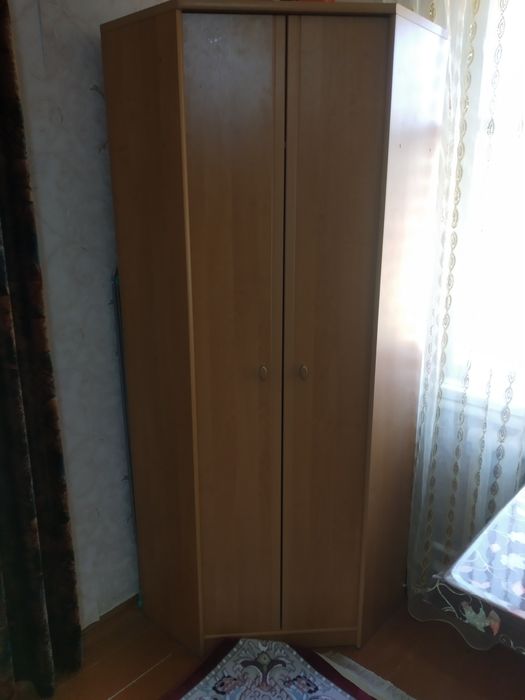 Продам угловой вещевой шкаф