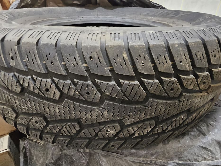 265×70×17. Зимний покрышки .