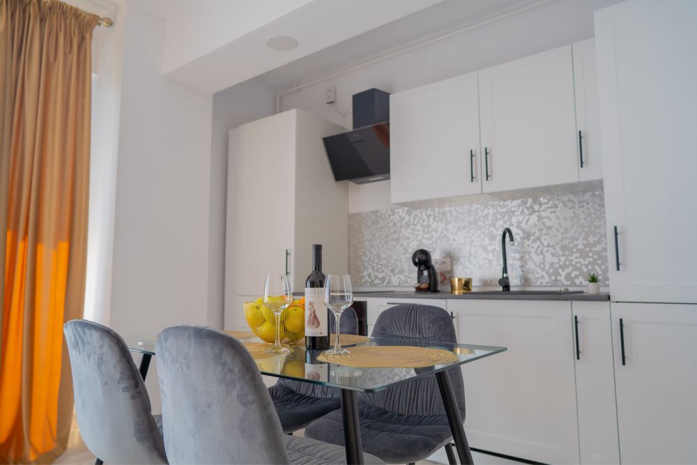 Inchiriez apartament de lux Mamaia Nord( zona h. Opera) pe termen lung