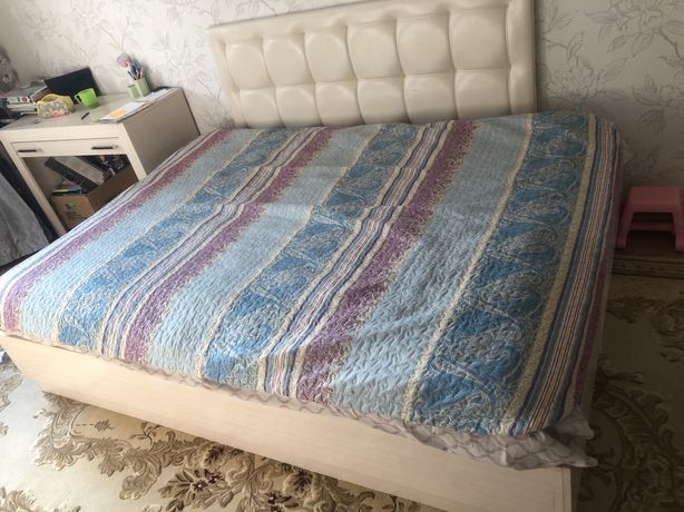 Продам кровать с матрасом зима лето