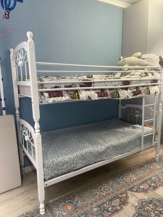 Кровать двухяростная