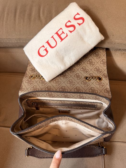 Дамска чанта GUESS