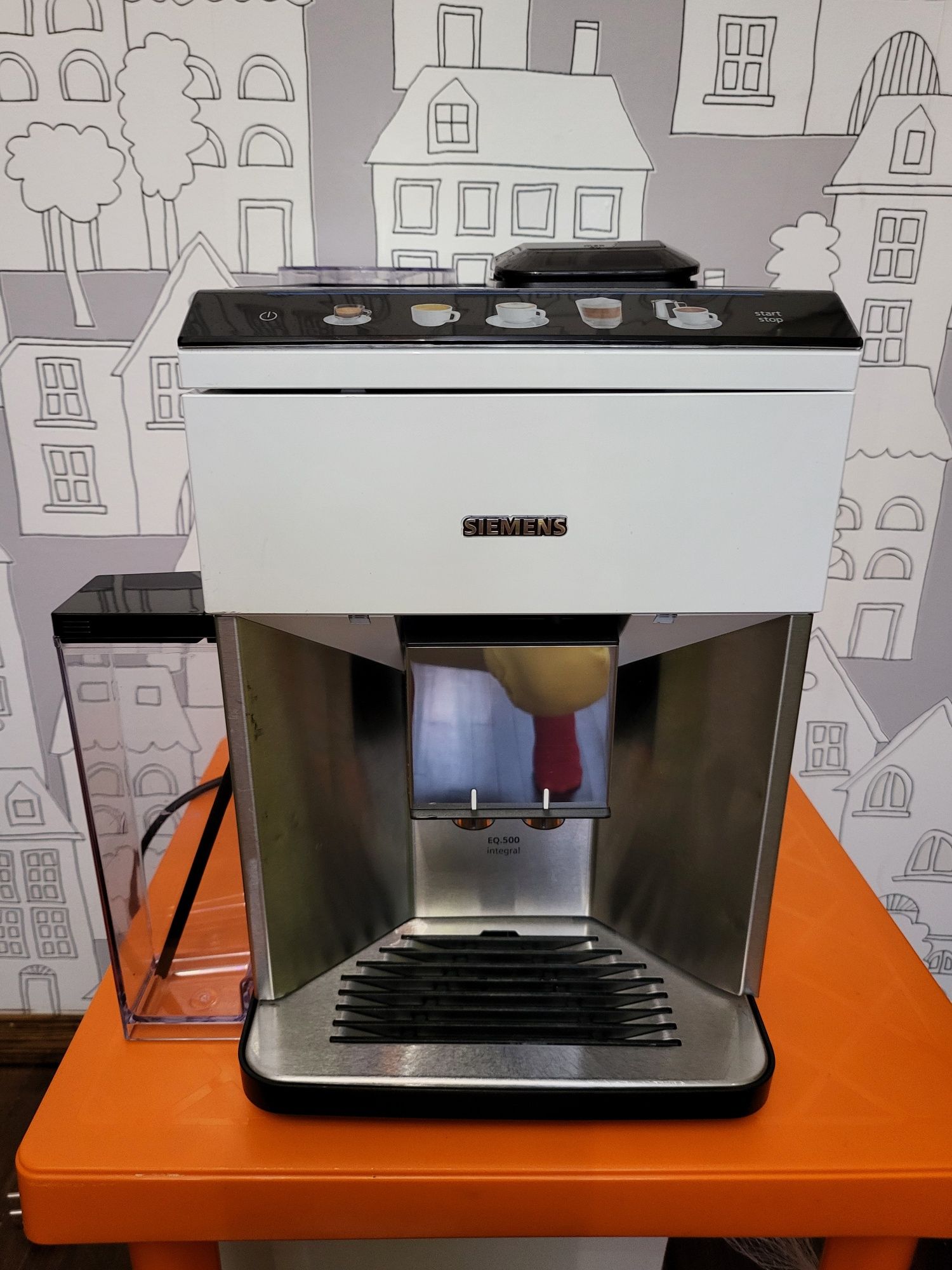 Кафеавтомат Siemens EQ 500 Бяла Кафемашина Каферобот с кана за мляко