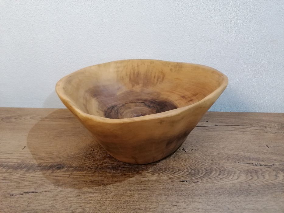 Bol din lemn de nuc