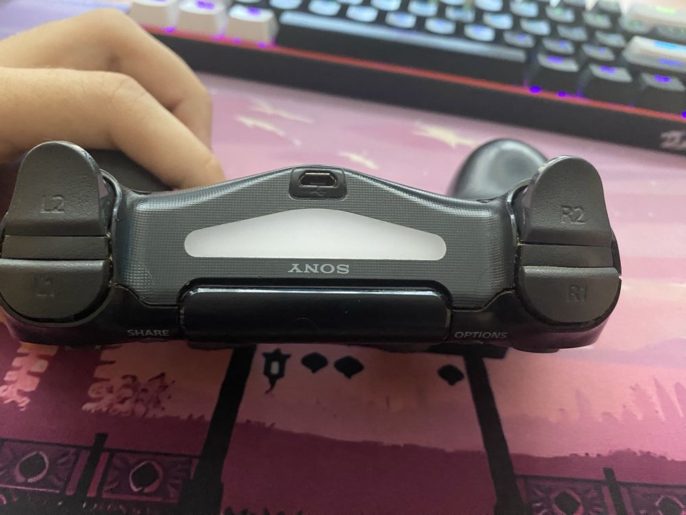 PlayStation 4 контролер