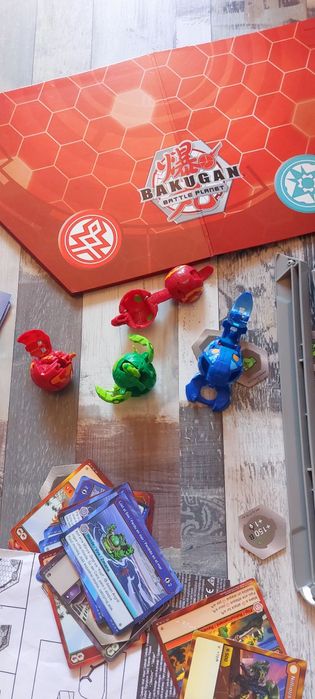 Игра на Bakugan с кутия