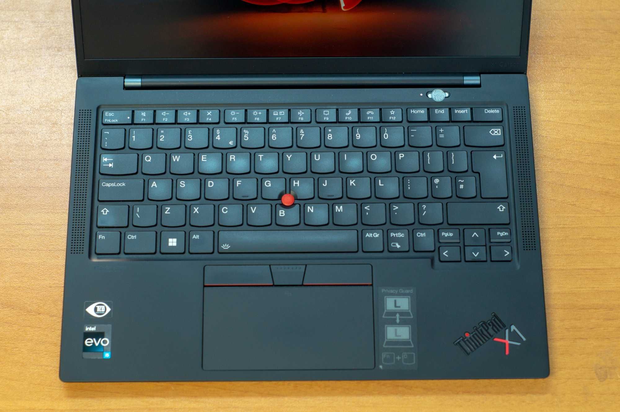 Lenovo ThinkPad X1 Carbon Gen 10 / i5-1240P / 16GB / 512GB / Touch