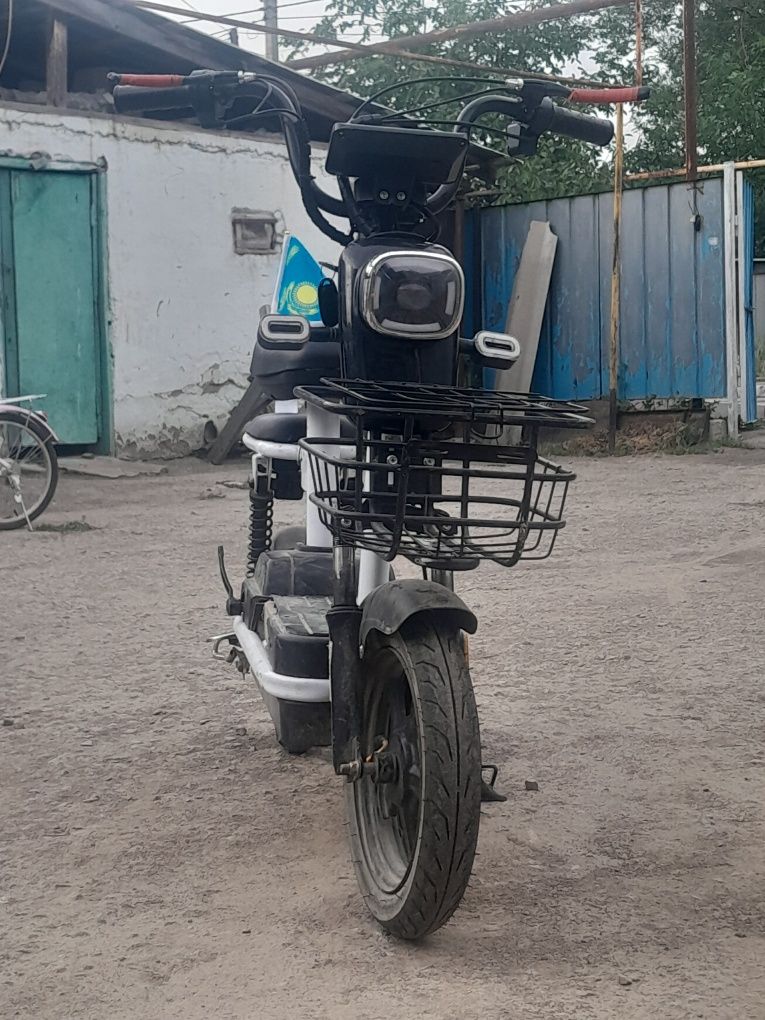 Скутерэлектроный