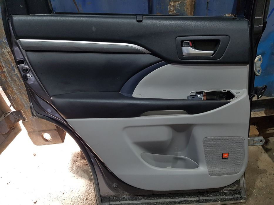 обшивка двери Toyota Highlander