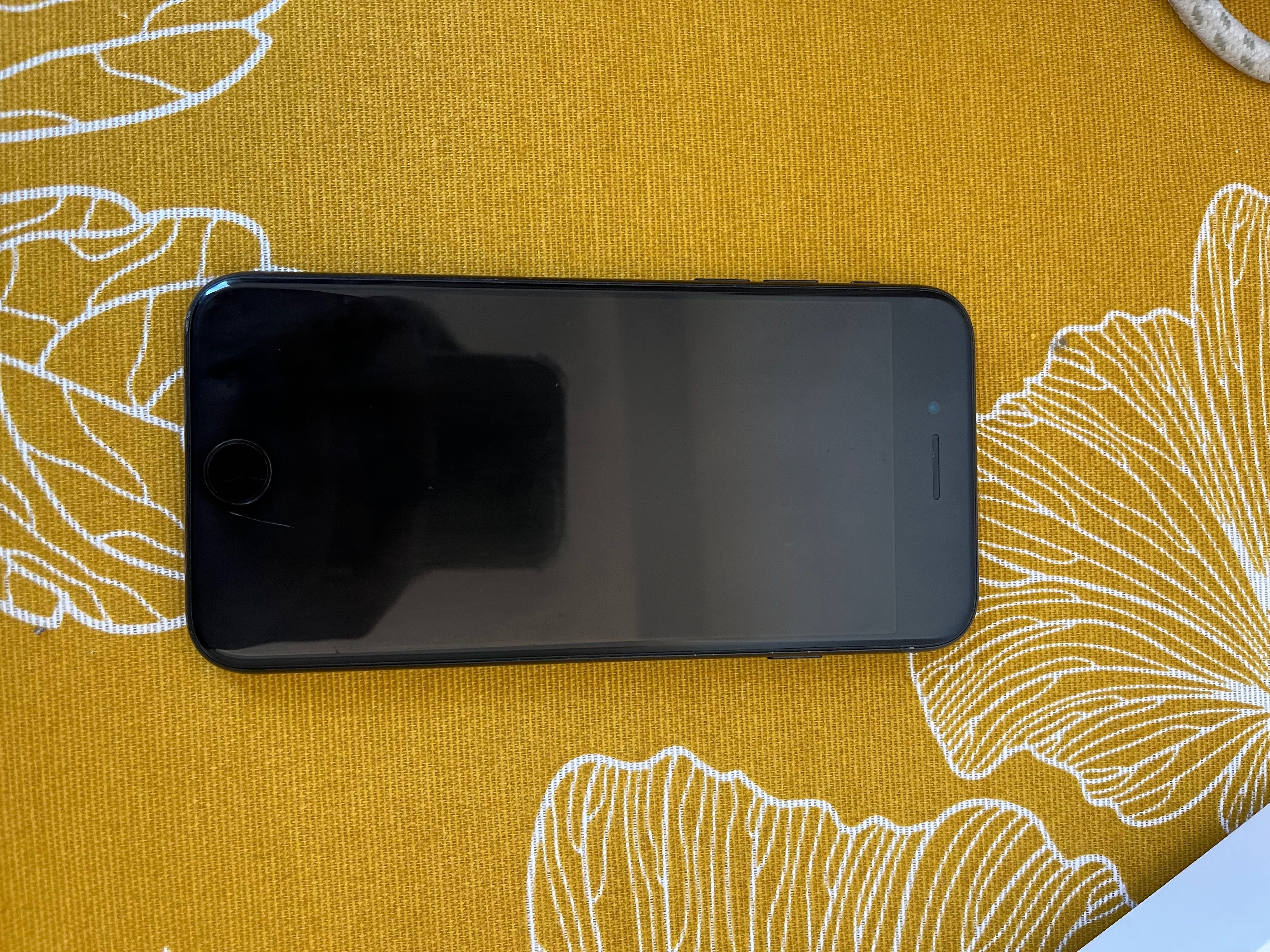 iPhone SE 2020 с зарядкой. Стекло в подарок