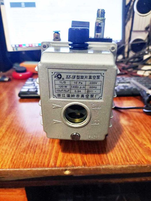 Продам одноступенчатый вакуумный насос  LEETO  XZ-1b