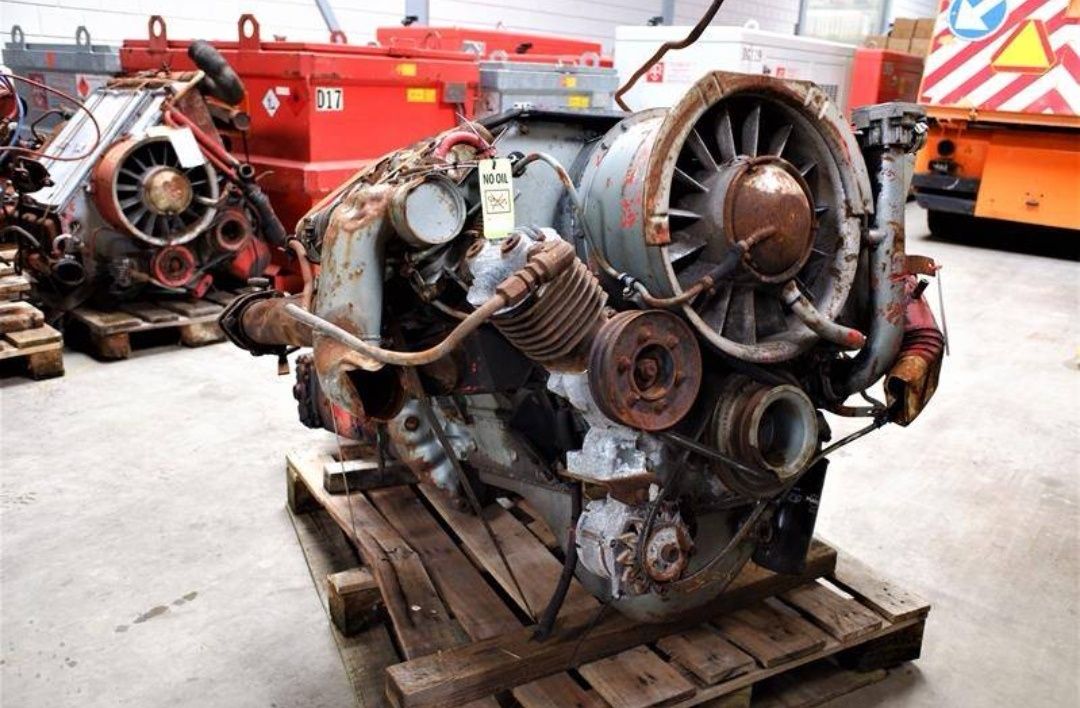Vând motor deutz F6L413