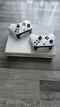 Xbox One S + 2 manete joystick-uri 500 gb Memorie!!!