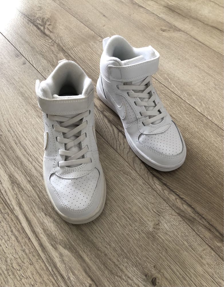 Adidasi Nike gheata albi copii, marimea 29,5