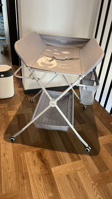 Masa de infasat si schimbat scutece