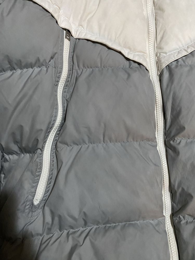 Geaca Nike Storm fit, marimea L fit M-L, in conditii bune