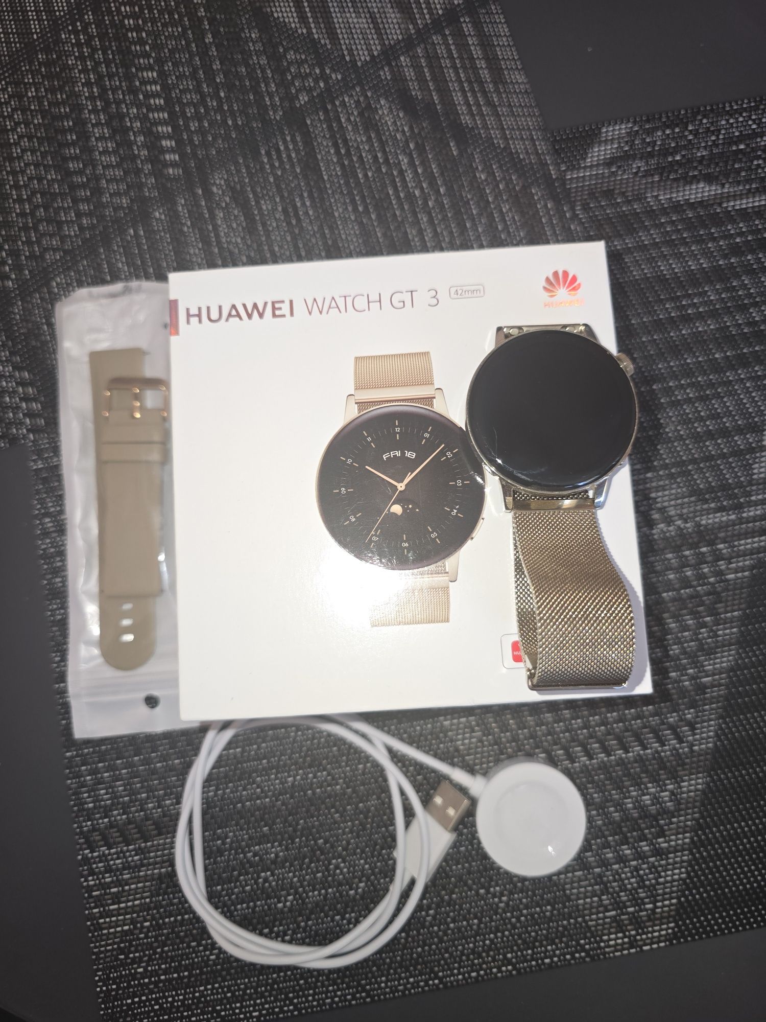 Продавам huawei gt 3 42mm дамския вариант