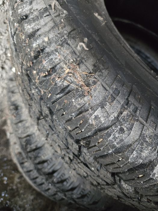 Vând 4 anvelope 195/80 R15