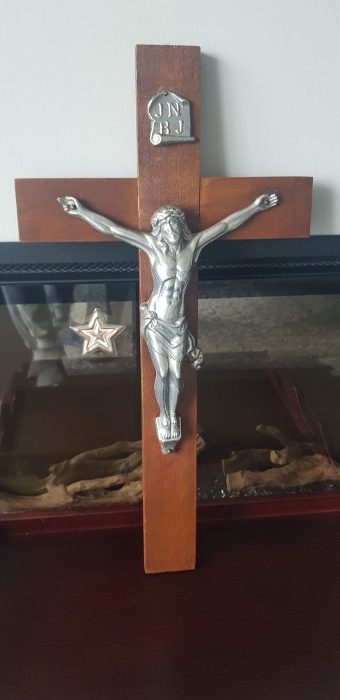 Crucifix vechi din lemn masiv și duraluminiu