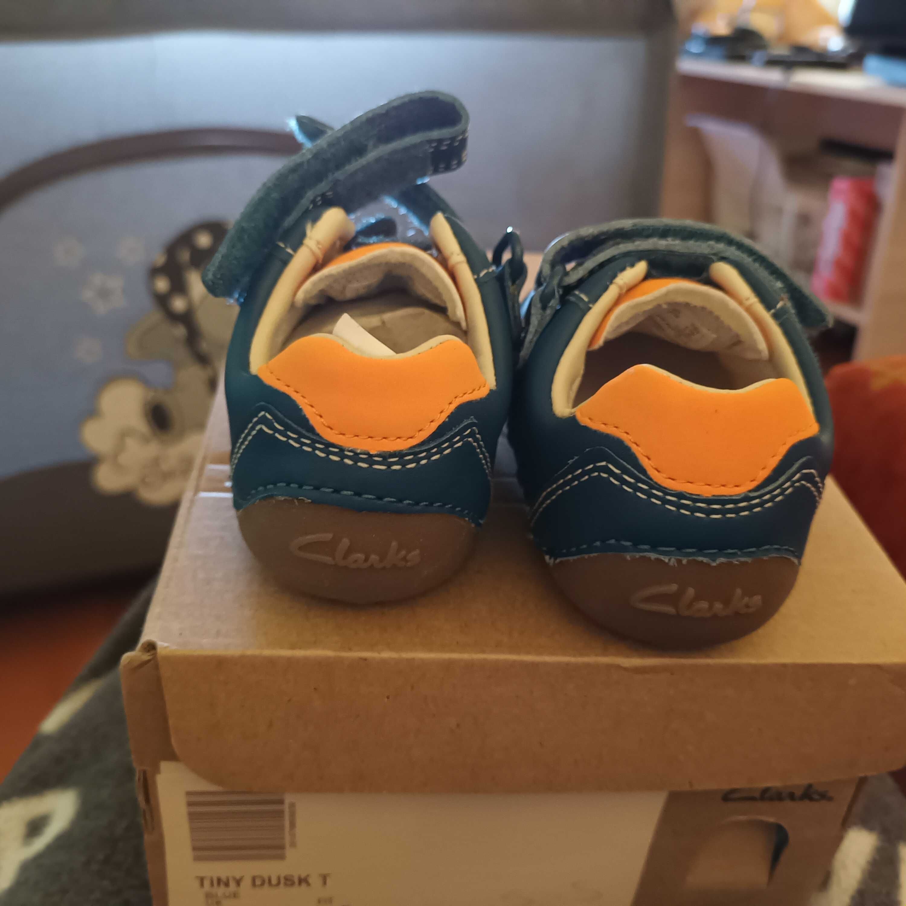 Чисто нови бебешки обувки Clarks.ПРОМО!