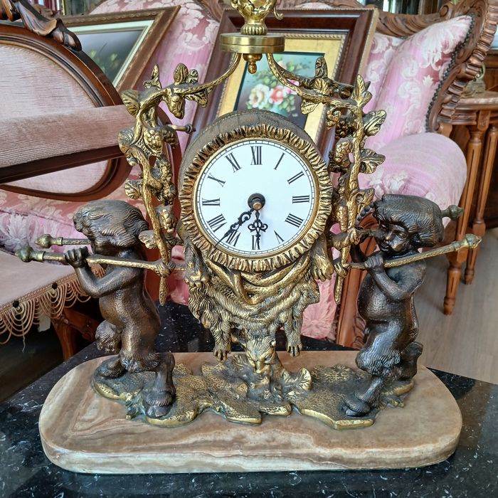 Бронзов  часовник