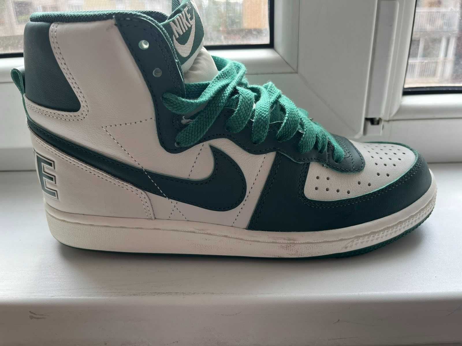 маратонки NIKE -номер 40
