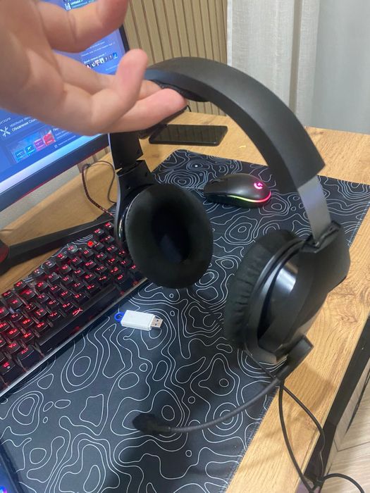 Наушники HYPERX.