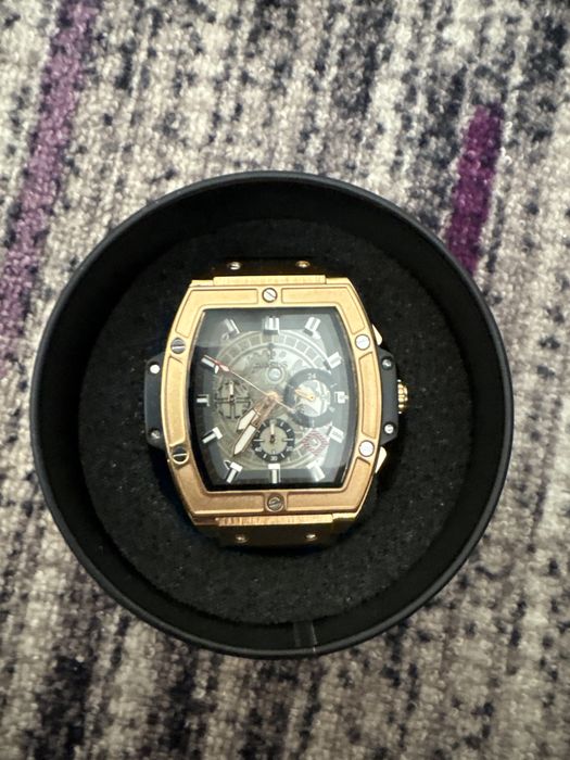 Продается часы Ivarus новые,рабочие