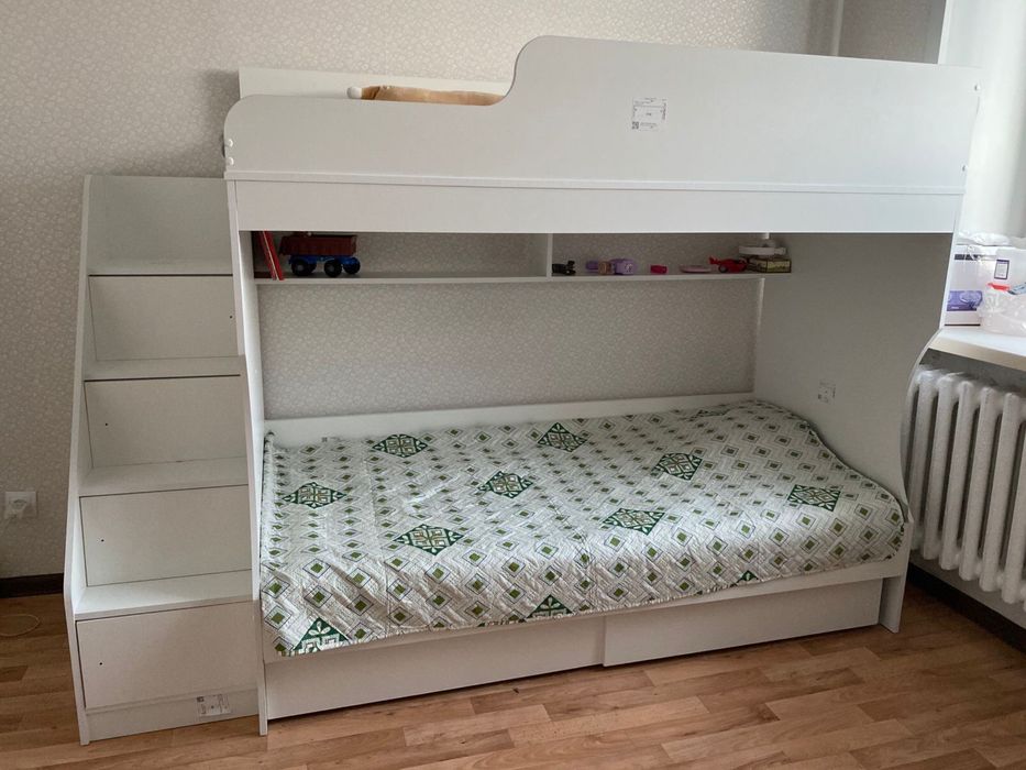 Срочно продам двухяростный кравать