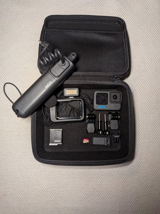 Go Pro Hero 12 + mediamod si trepied cu incarcare